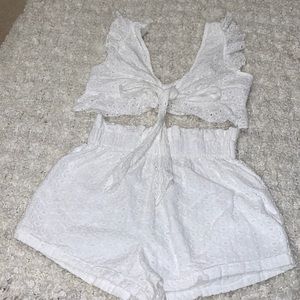 Beautiful white 2 piece set w/high waisted paper bag shorts🤍✨NEVER WORN!